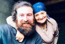 ბებიაზე უზომოდ შეყვარებული ბიჭი – ამბავი გურიიდან, რომელიც ყველასთვის სამაგალითო უნდა იყოს