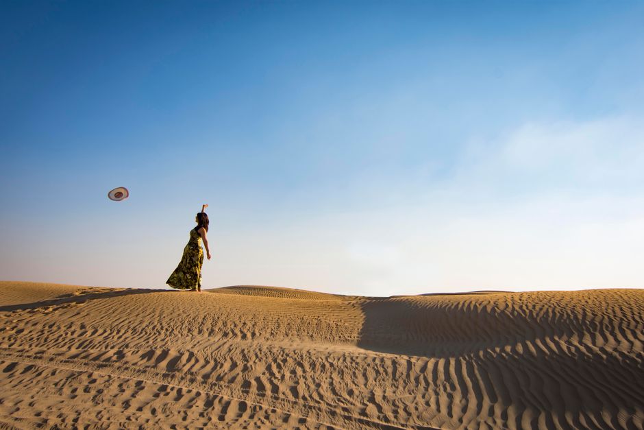 გადაღებები +38 გრადუს სიცხეში, სხვადასხვა ლოკაციებზე მიმდინარეობდა.