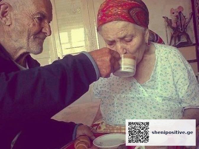 მოხუცი წყვილი ერთად, სიყვარული და ერთგულება ხანდაზმულობაში